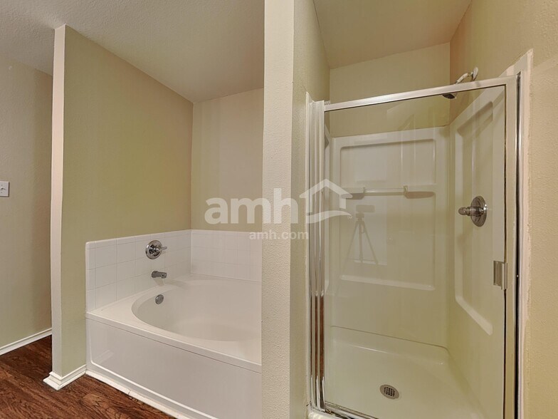 Building Photo - 20927 Banyan Crest Ln