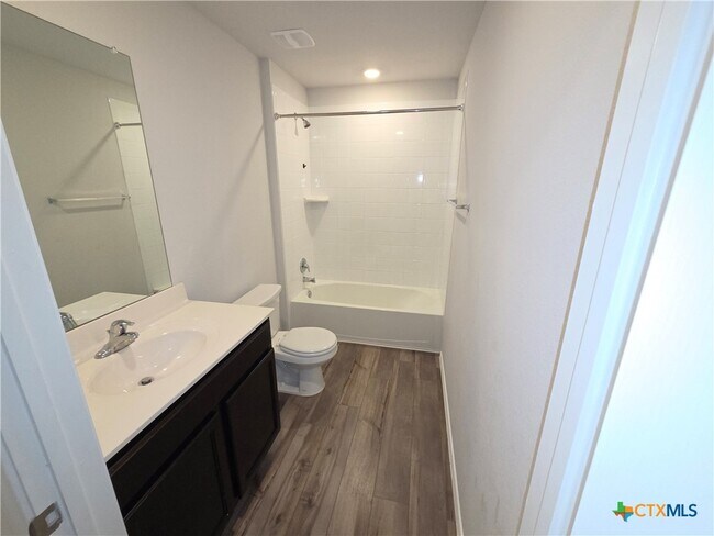 Building Photo - 1049 Velvet Ct