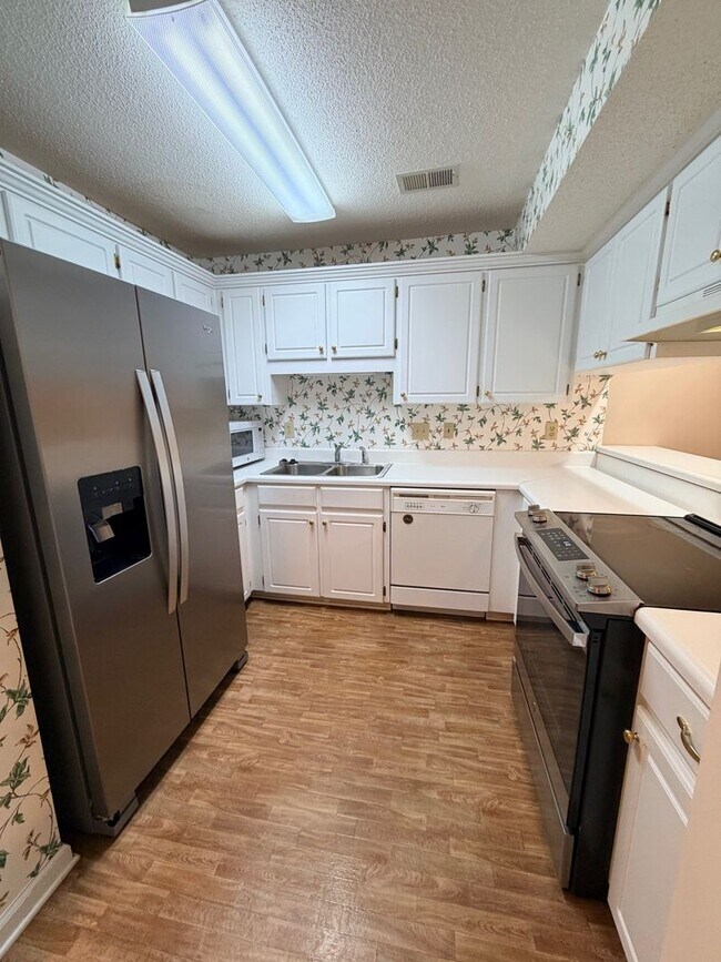 Building Photo - 121 Timberwood Rd