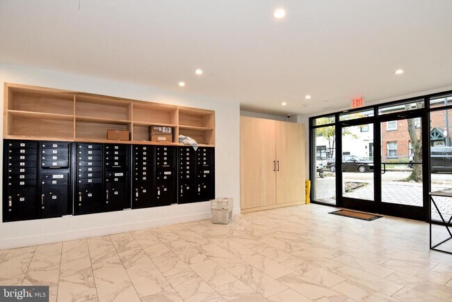 Building Photo - 1016 17th Pl NE