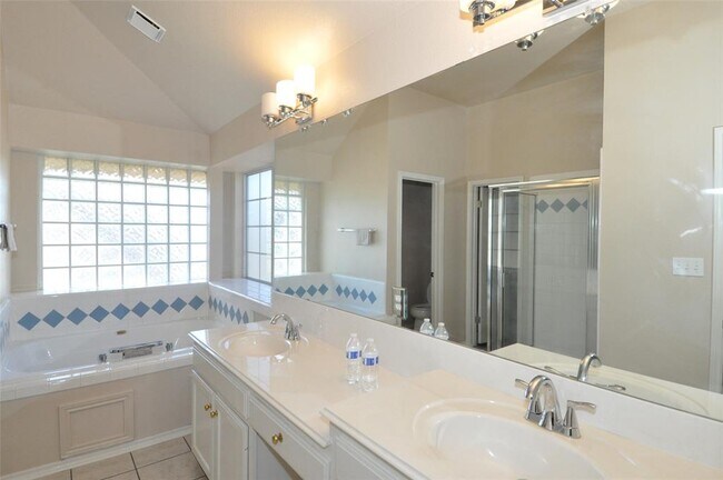 Building Photo - 13304 Bosswood Dr