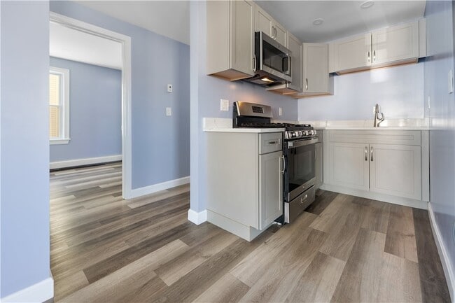 Building Photo - 167 Baxter St