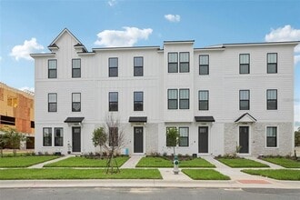 Building Photo - 15083 Grv Lk Dr