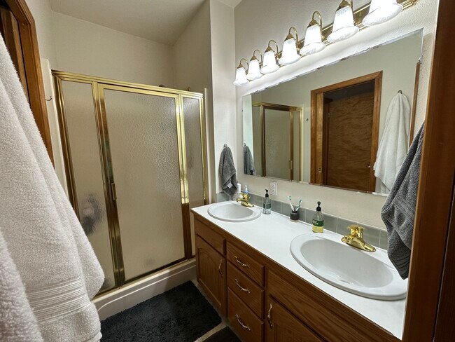 Master Bathroom - 401 S 82nd Ave