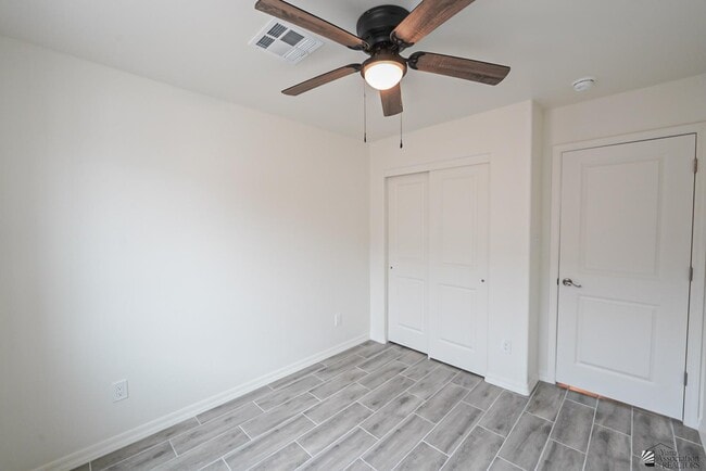 Building Photo - 1921 S Walnut Ave