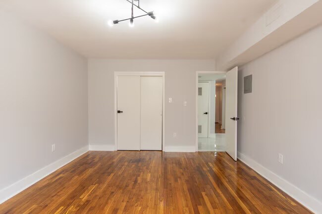 Building Photo - 1913 Country Ln