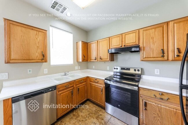 Building Photo - 427 N 66th Dr