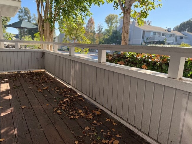 Building Photo - Newport Crest 2 Bedroom Townhouse / Newport Beach