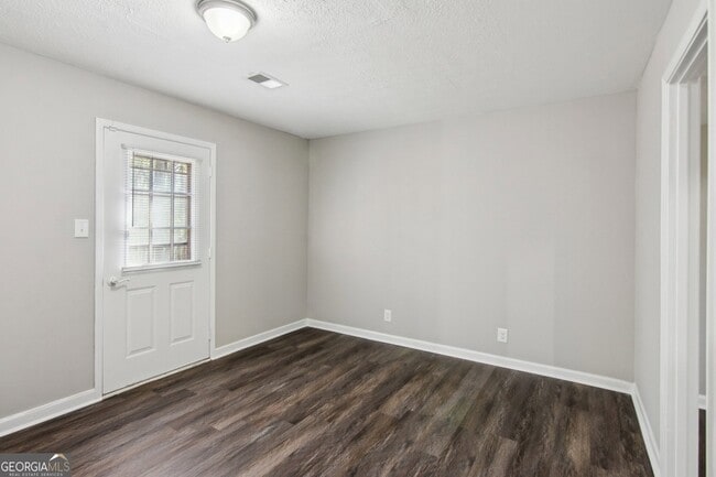 Building Photo - 2453 Falcon Ct