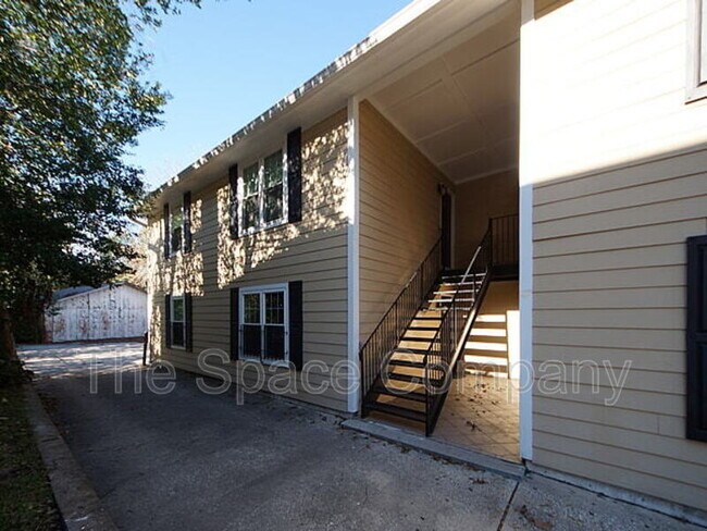 Building Photo - 995 King St