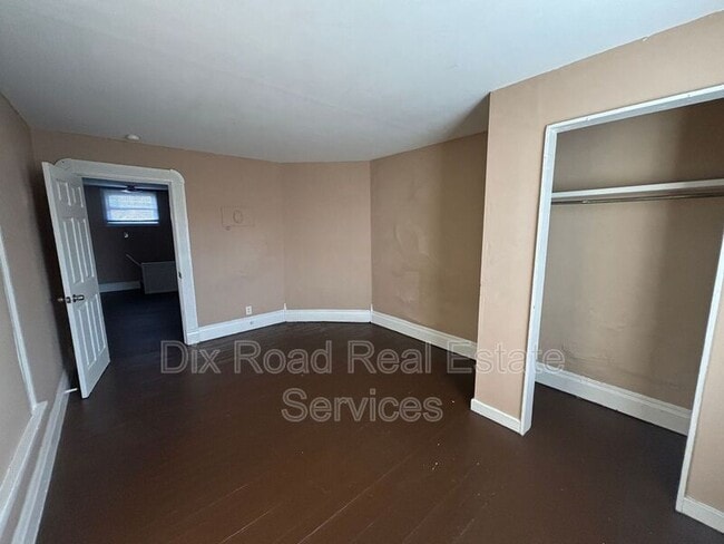 Building Photo - 722 East Ave