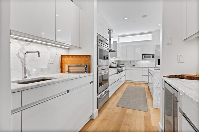 Building Photo - 1823 W Race Ave