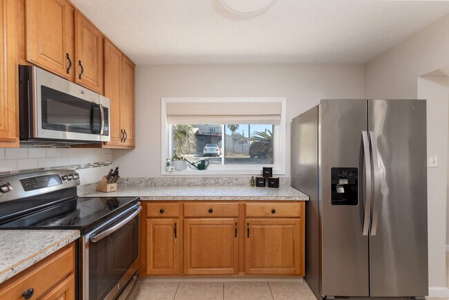 Building Photo - 217 Carol Pl