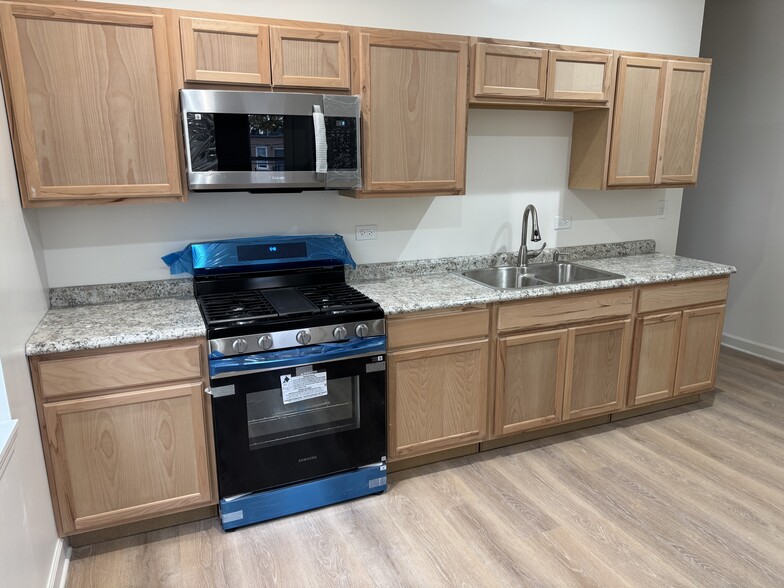 Building Photo - 3840 W Roosevelt Rd