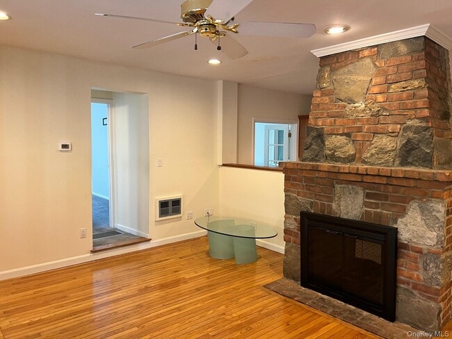 Building Photo - 111 Main St