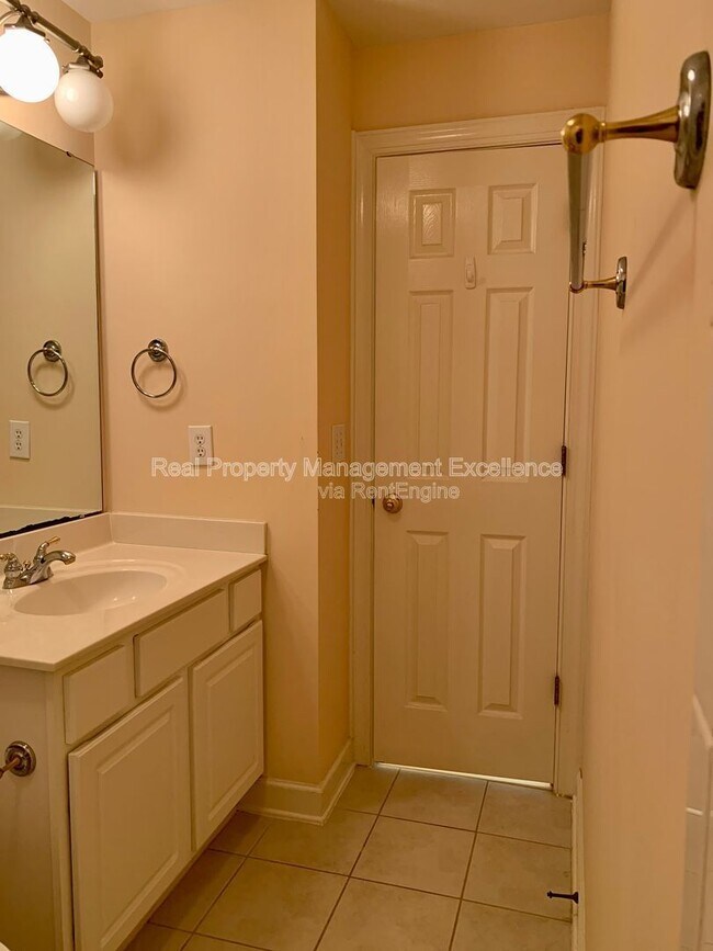 Building Photo - 411 Hogan Woods Cir