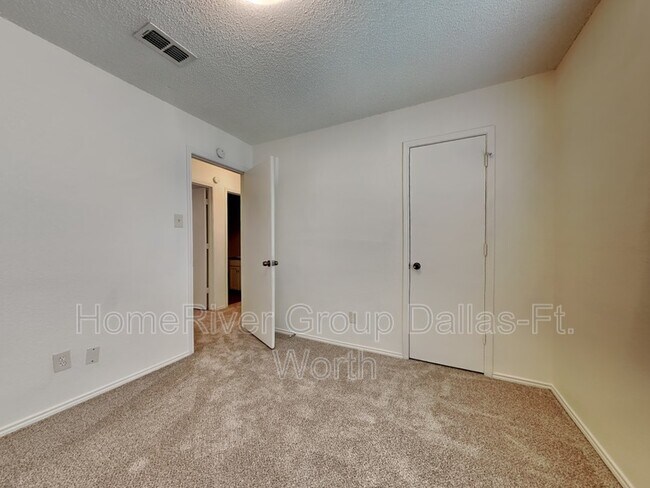 Building Photo - 816 Castleview Dr