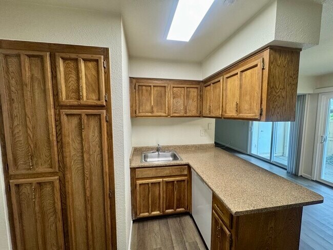 Building Photo - Beautiful Downstairs 2 Bedroom Condo Located In Gated Community Pool + Lake Access!