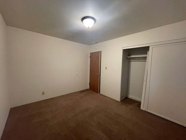 Building Photo - Charming Pet Friendly, 3-Bedroom 1-Bath, p...