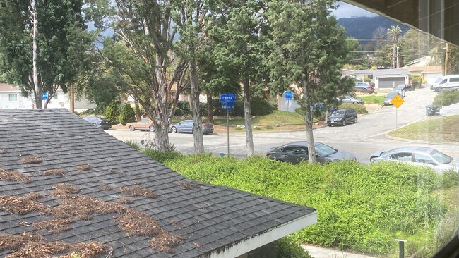 Building Photo - 770 E Mariposa St