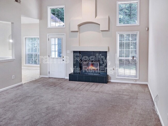 Building Photo - 553 Washington Dr