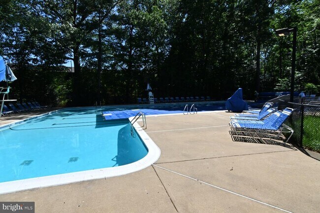 Building Photo - 2220 Springwood Dr