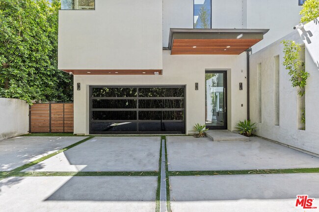 Building Photo - 15241 Greenleaf St