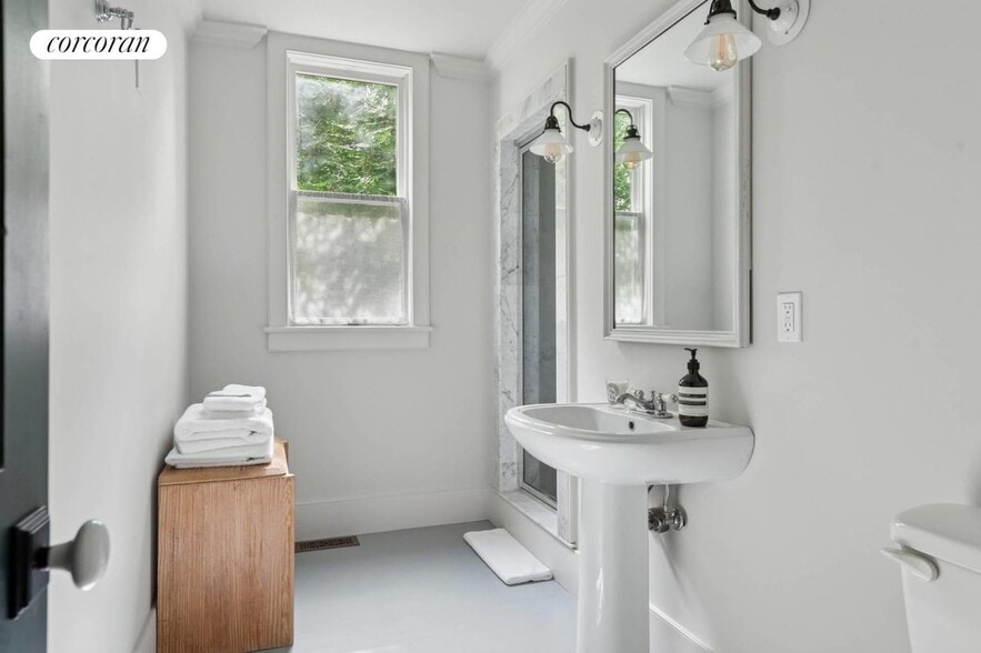 Building Photo - 63 Glover St