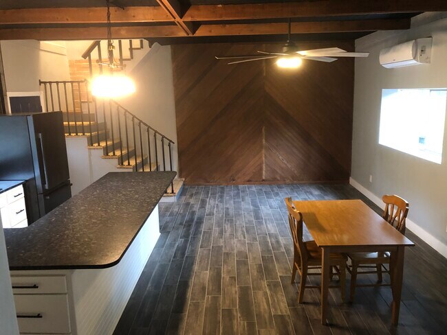 Building Photo - 2631 Jones Rd
