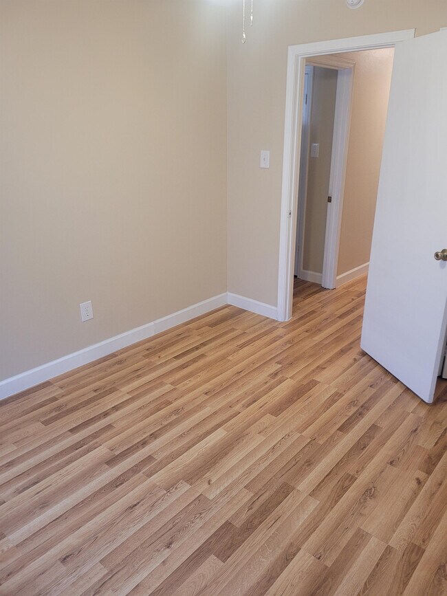 Building Photo - 4808 Fordham Dr