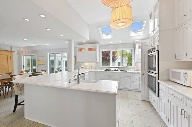 Building Photo - 35 Toylsome Ln