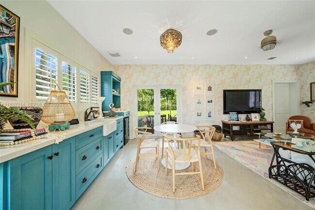 Building Photo - 6645 SW 73rd Ct