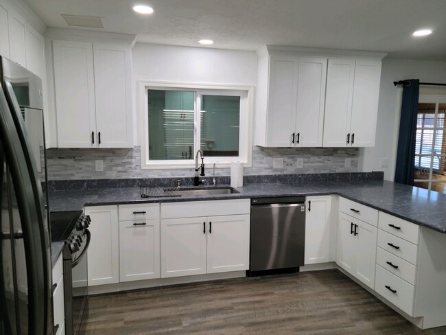Building Photo - Great Home in East Mesa with Pool