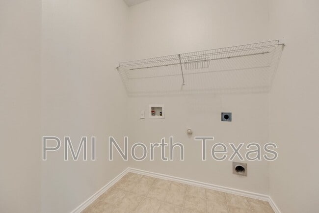 Building Photo - 8420 Sonnet Dr