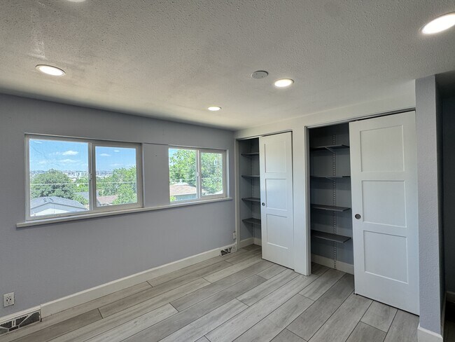 Building Photo - 2745 W Archer Pl