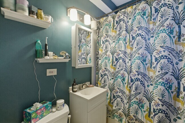 Building Photo - 2544 W George St