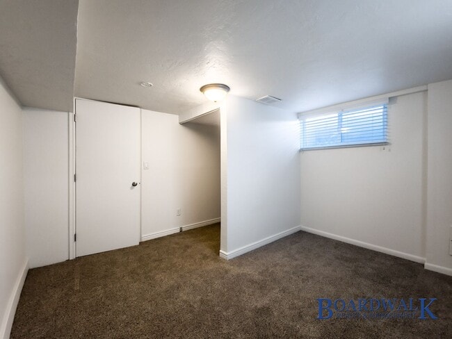 Building Photo - Spacious 4-Bed Home with Basement & Covered Patio