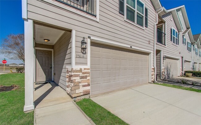 Building Photo - 15814 Whiteglade Ln