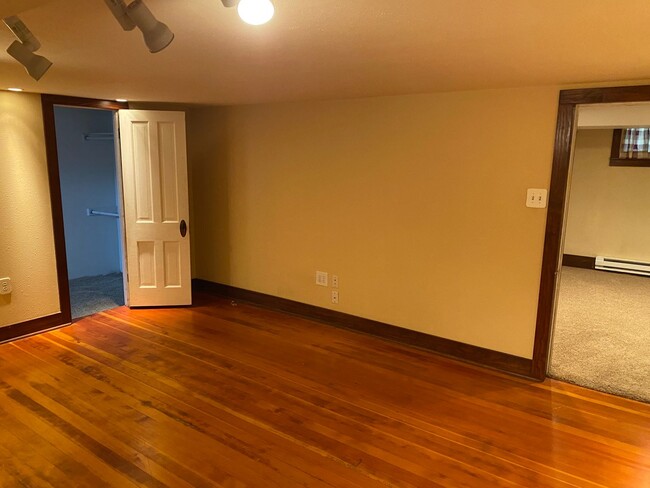 Building Photo - Stunning home in Downtown Longmont
