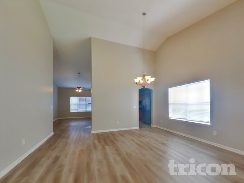 Building Photo - 68 Camden Way