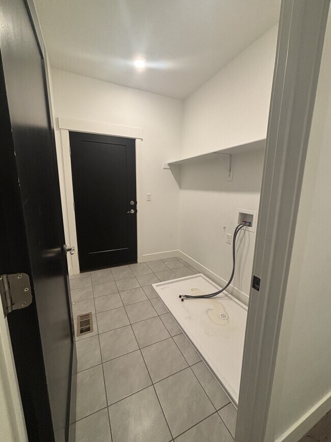 Building Photo - 6153 W Poplar View Dr