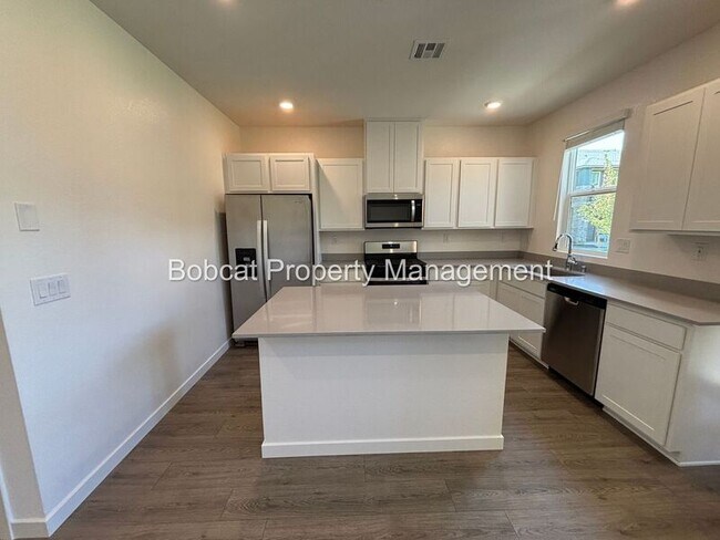 Building Photo - 839 Centerville St