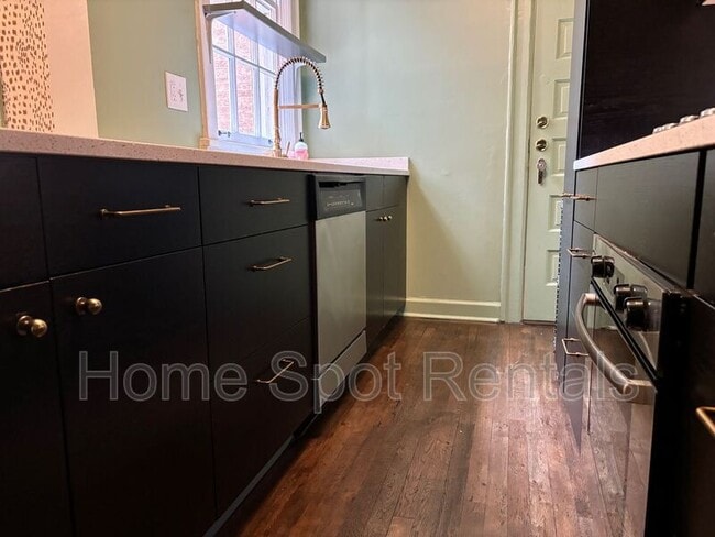 Building Photo - 8 Collier Rd NW