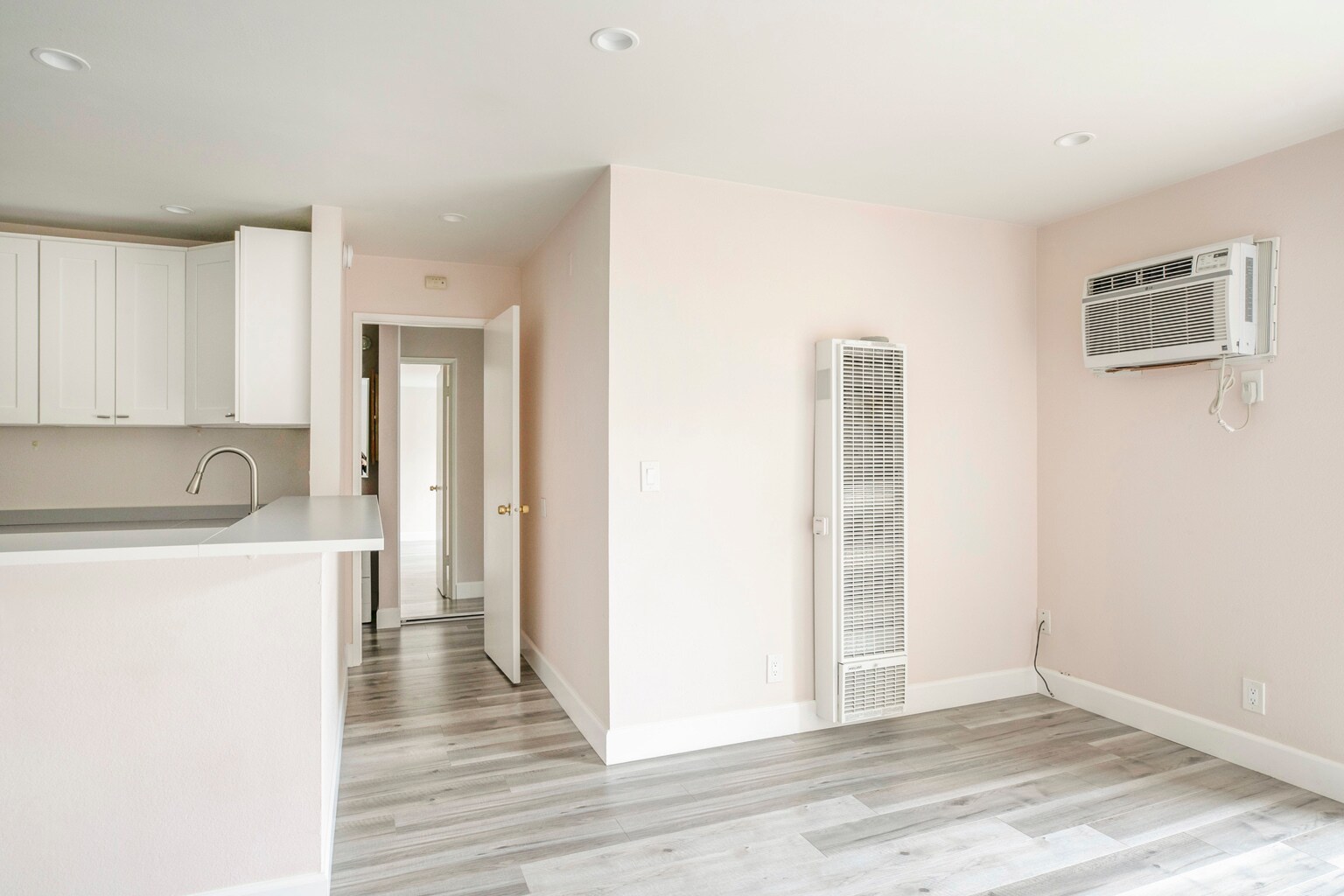 Building Photo - 365 Burchett St