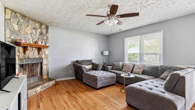 Building Photo - 5017 Tangerine Dr