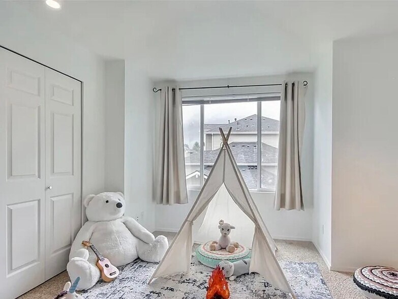 Building Photo - Bothell Townhouse