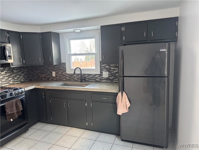 Building Photo - 235 Robert Dr