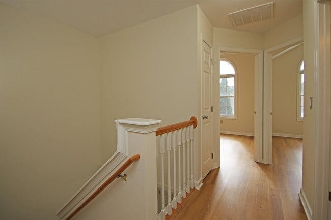 Building Photo - 2411 Avonlea Ln