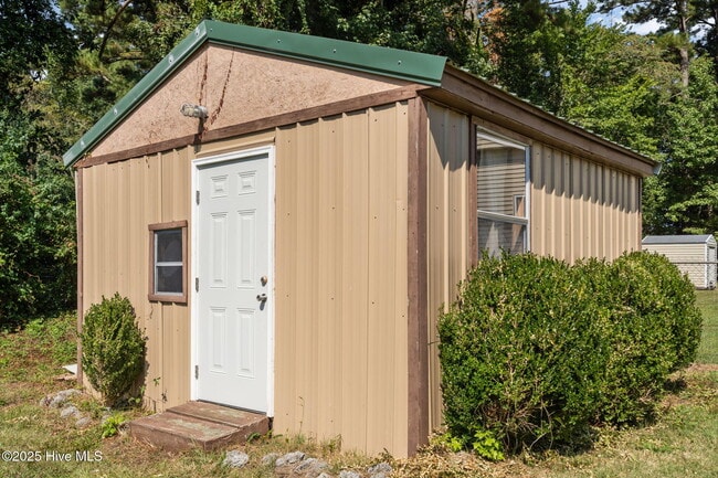 Building Photo - 2503 Country Club Rd