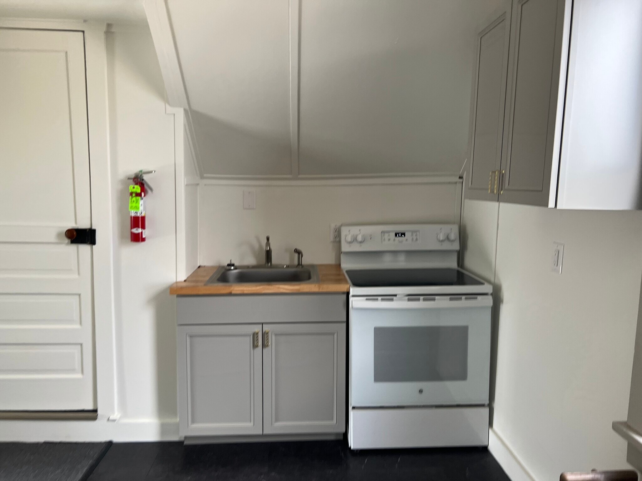 Building Photo - 133 W Pine St